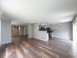 24 Ronan Ct in Lake In The Hills, IL - Building Photo - Building Photo