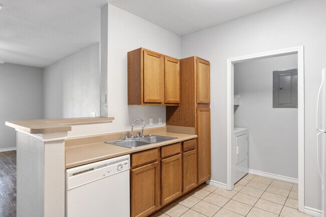 Stonegate Apartments in Del Rio, TX - Foto de edificio - Building Photo