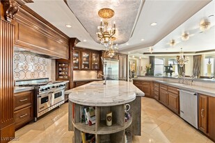 9101 Alta Dr in Las Vegas, NV - Building Photo
