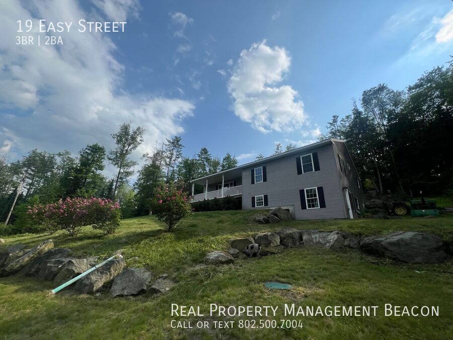 19 Easy St in Enfield, NH - Building Photo