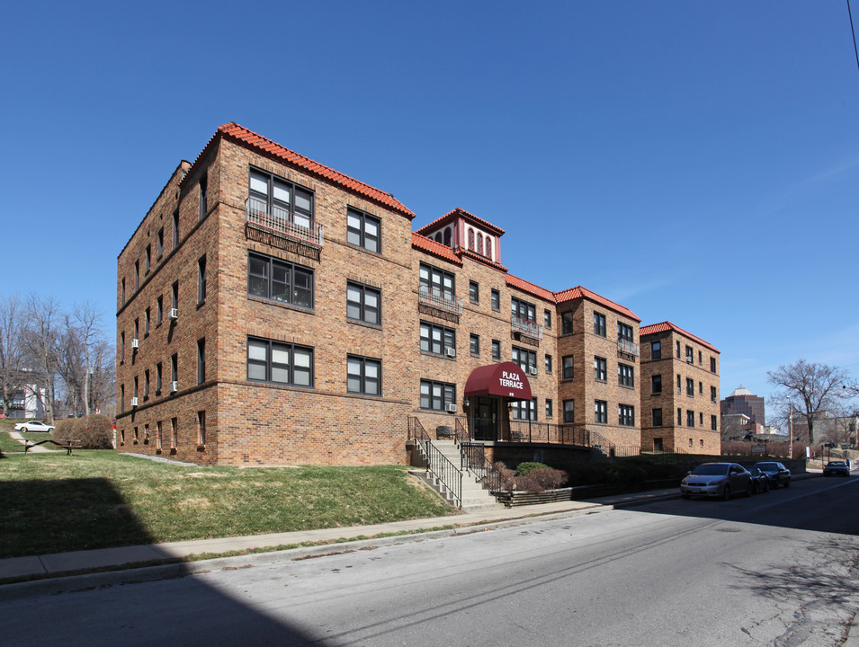 Plaza Terrace in Kansas City, MO - Building Photo