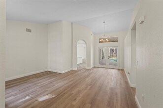 3728 Cypress Meadows Rd in Tampa, FL - Building Photo - Building Photo