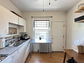 1933 W Crystal St in Chicago, IL - Building Photo - Building Photo