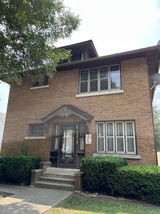 704 Campbell St-Unit -1 in Joliet, IL - Foto de edificio
