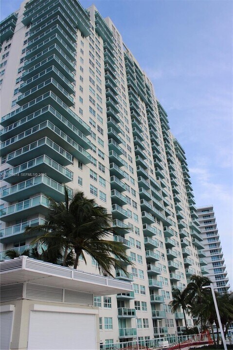 650 West Ave, Unit 810 in Miami Beach, FL - Foto de edificio
