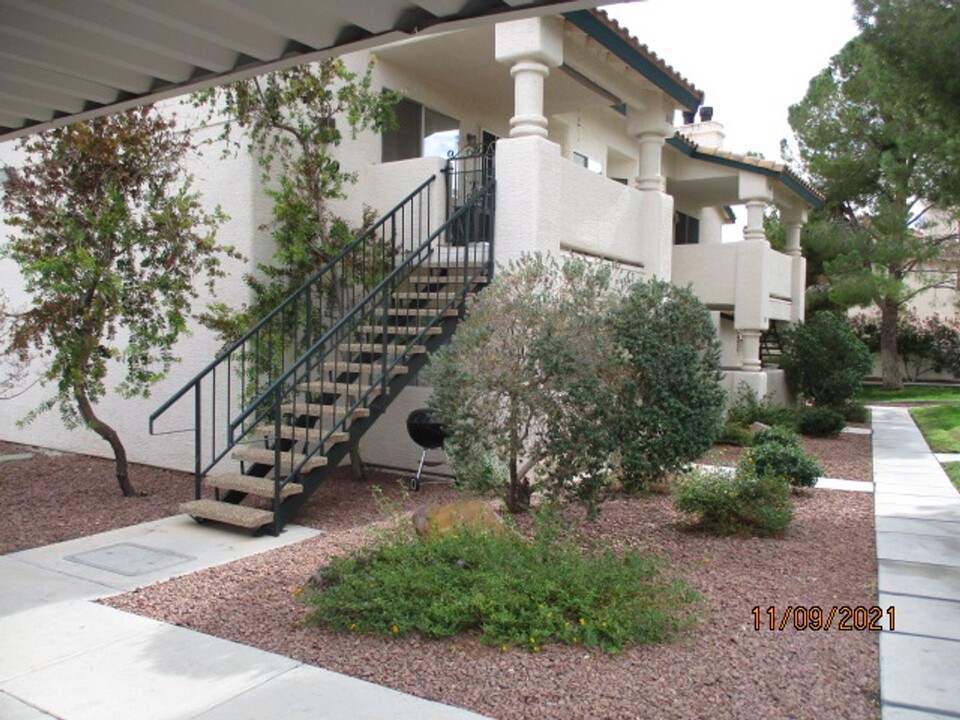 7929 Decker Canyon Dr in Las Vegas, NV - Building Photo