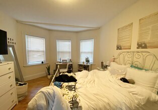 40 Harvest St, Unit 2 in Boston, MA - Foto de edificio - Building Photo