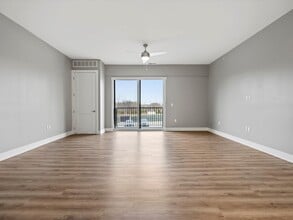 Cedar Valley Luxury Apartments in Rochester Hills, MI - Building Photo - Building Photo