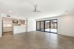 2700 Manhattan Ave in Hermosa Beach, CA - Building Photo
