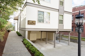 Laurey Ann Apartments in Seattle, WA - Foto de edificio - Building Photo