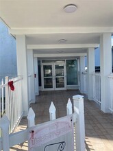 7118 Bonita Dr in Miami Beach, FL - Foto de edificio - Building Photo