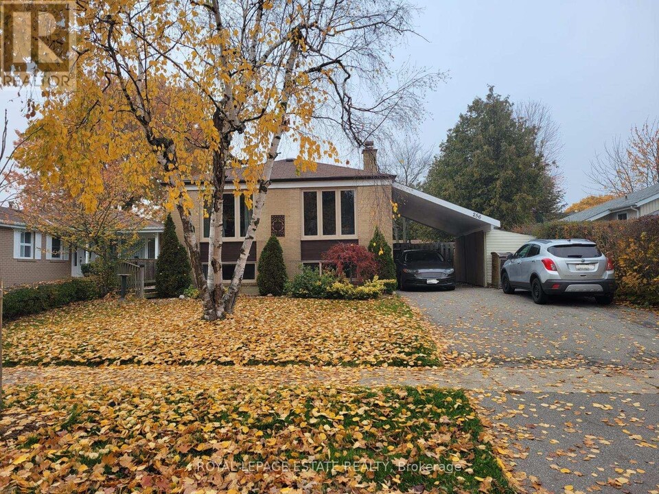 256 Sylvan Ave in Toronto, ON - Building Photo