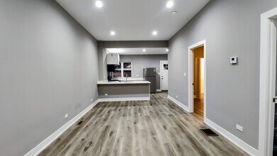 3013 S Haynes Ct in Chicago, IL - Building Photo - Building Photo