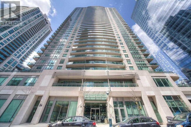 30 Grand Trunk Crescent in Toronto, ON - Building Photo - Building Photo