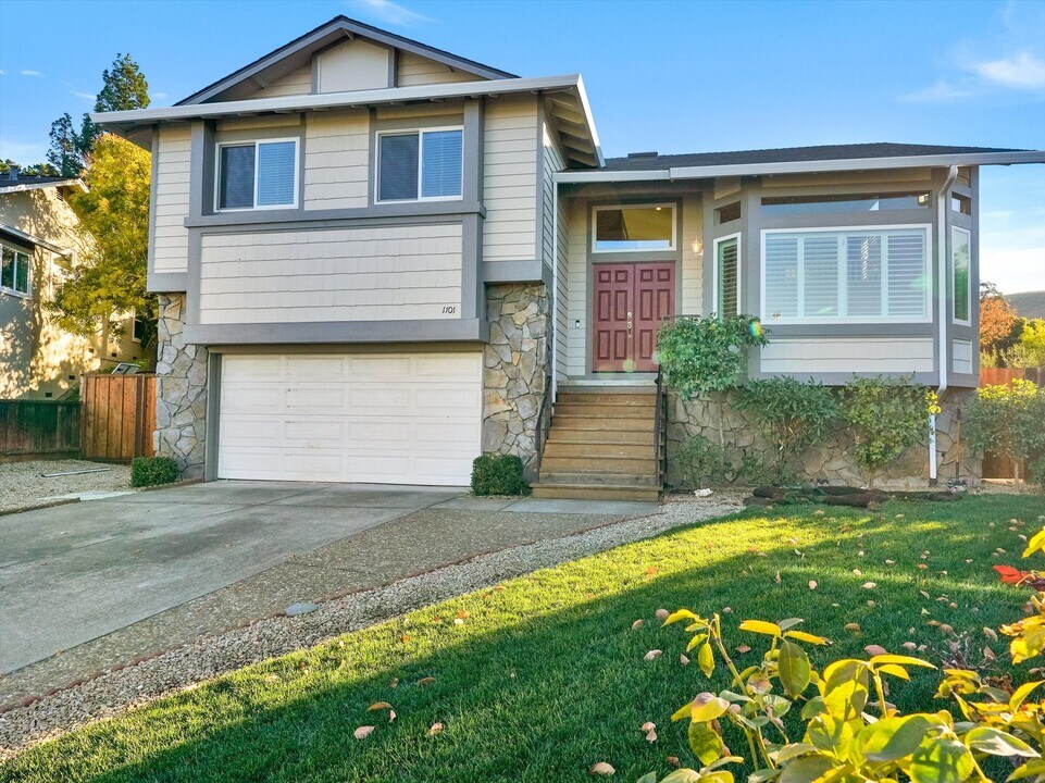 1101 Rock Creek Way in Concord, CA - Building Photo
