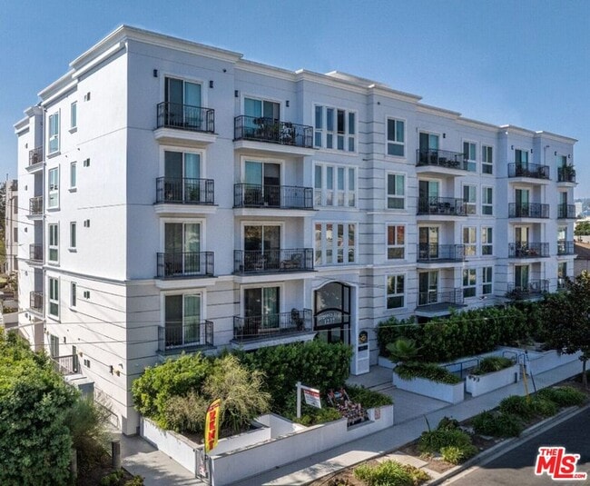 property at 1237 S Holt Ave