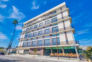 Lux Lofts- 3279 San Marino St in Los Angeles, CA - Building Photo