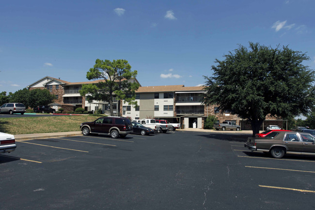 Nowata Garden Apartments in Chickasha, OK - Foto de edificio - Building Photo