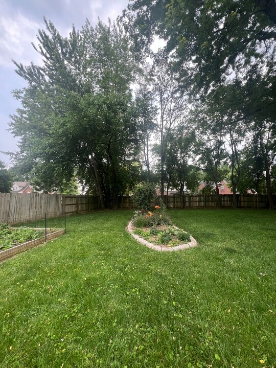 4201 Bridlepath Pl in Louisville, KY - Building Photo