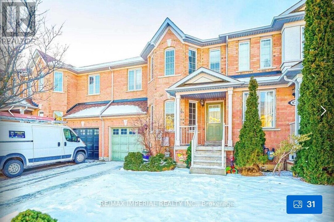 89 Grasslands Ave in Richmond Hill, ON - Building Photo