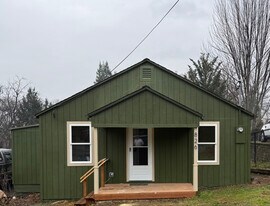 826 Walker Ave in Ashland, OR - Building Photo