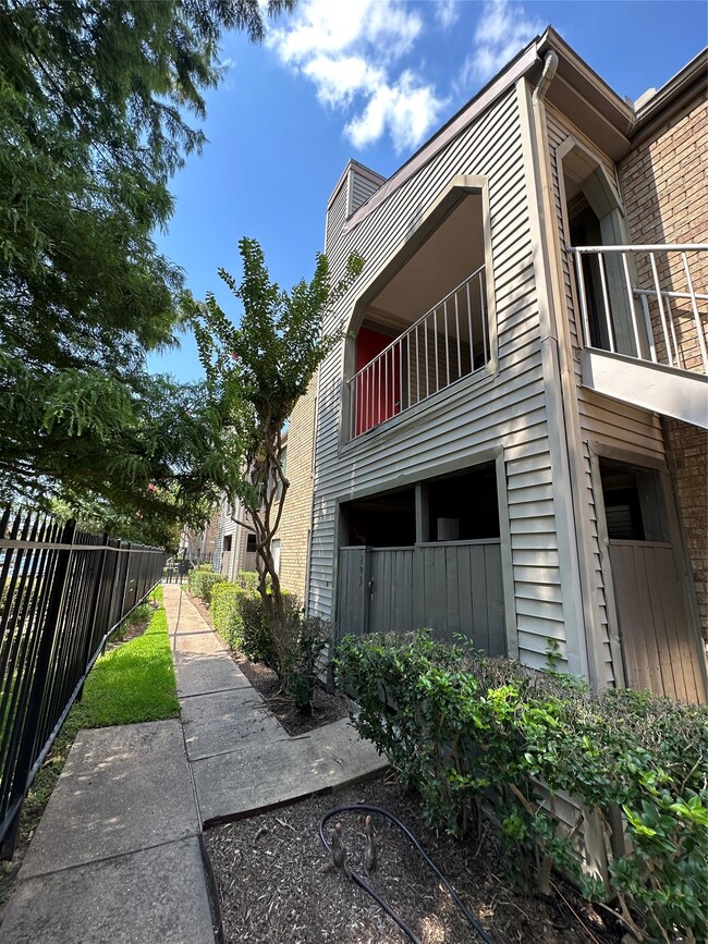 property at 2025 Augusta Dr