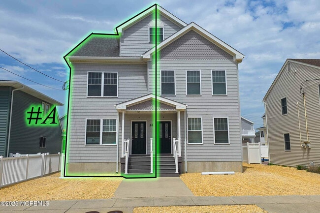 property at 14 6th Ave
