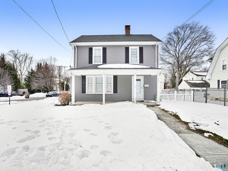 229 Southfield Ave in Stamford, CT - Building Photo