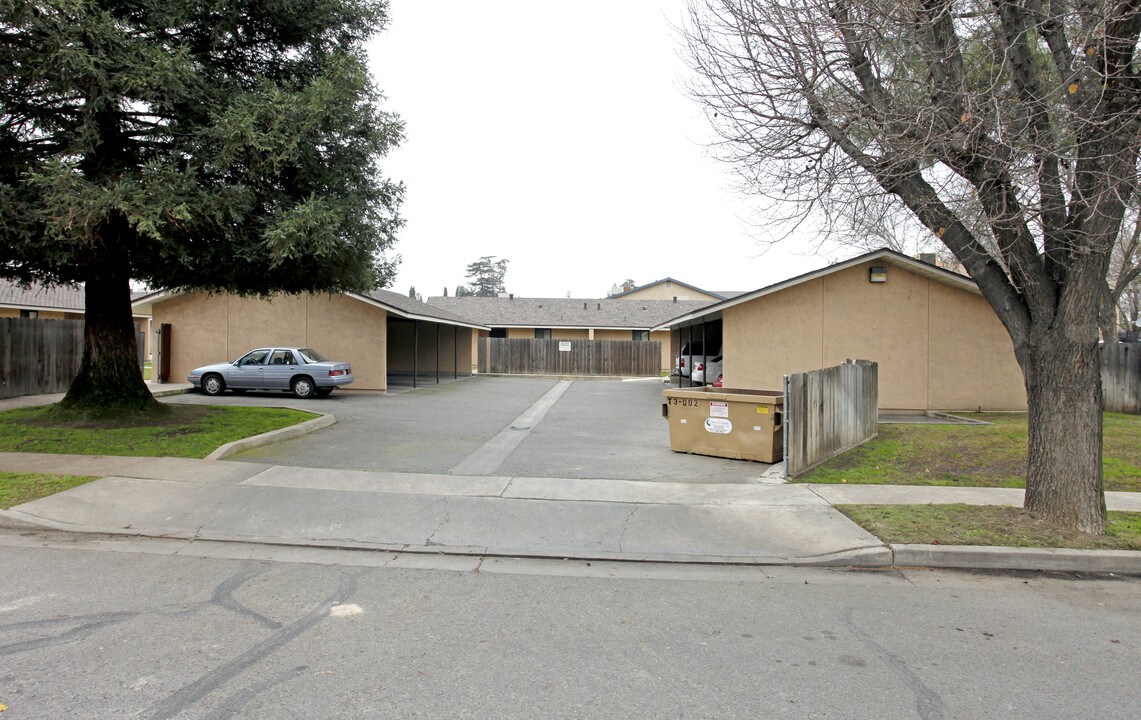 307-317 E Kern Ave in Tulare, CA - Building Photo