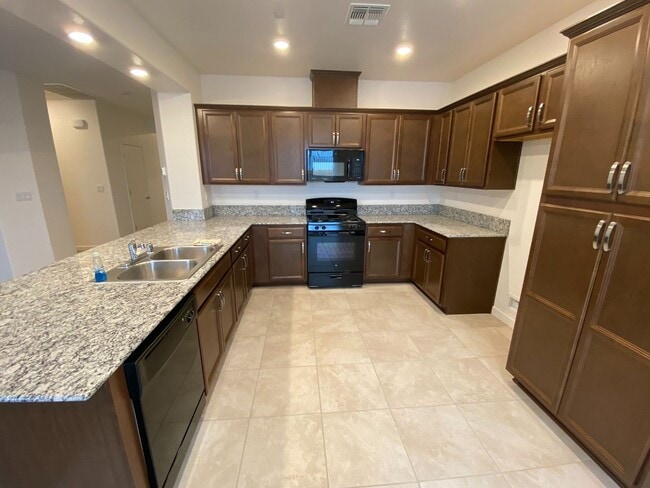 659 Pinelli Dr in Los Banos, CA - Building Photo - Building Photo