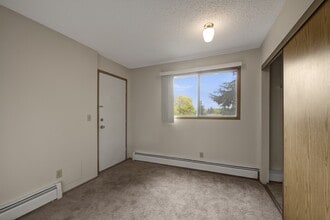 Gateway Square in St. Albert, AB - Building Photo - Building Photo