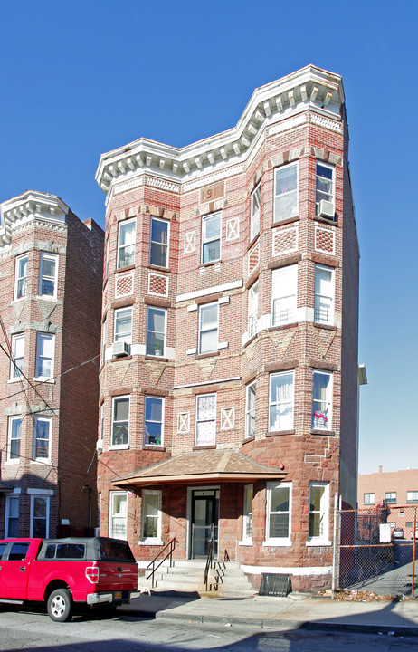 9 Knowles St in Yonkers, NY - Building Photo