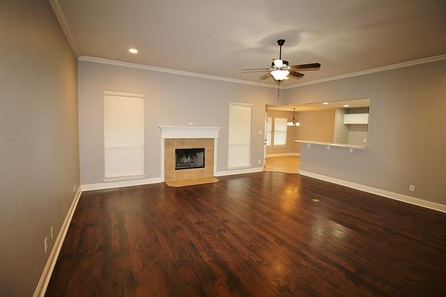 600 Bretts Way in Burleson, TX - Foto de edificio - Building Photo