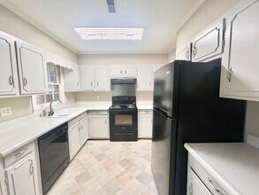 300 Springdale Dr in Lagrange, GA - Building Photo - Building Photo