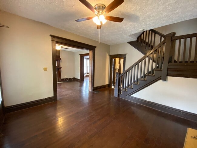 74 E Lane Ave in Columbus, OH - Building Photo - Building Photo