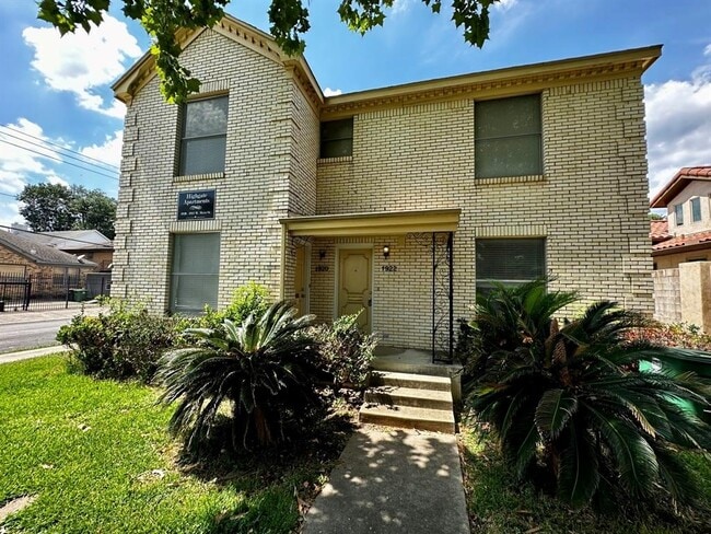 property at 1922 W Main St