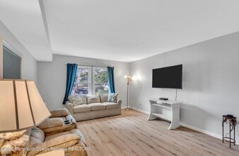 15 Bahia Ct in Brick, NJ - Building Photo - Building Photo