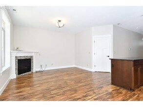 11048 SW Legacy Oak Way in Tigard, OR - Building Photo - Building Photo