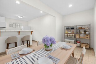 221 Cabrillo St in Costa Mesa, CA - Building Photo