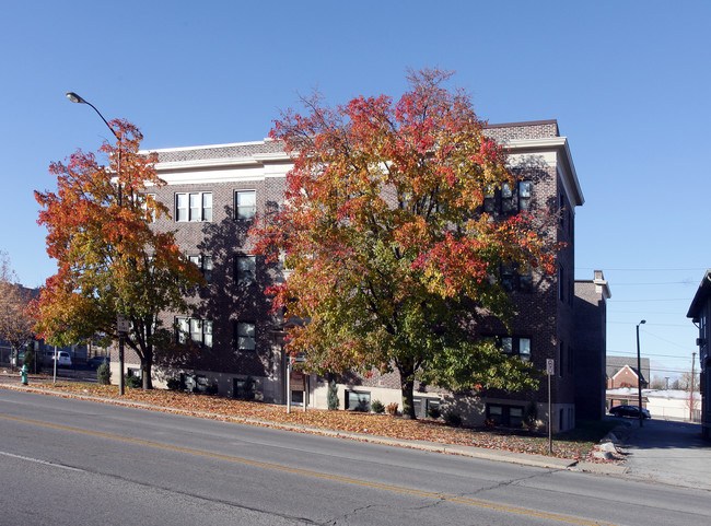 The Warren Apartments in Indianapolis, IN - Building Photo - Building Photo