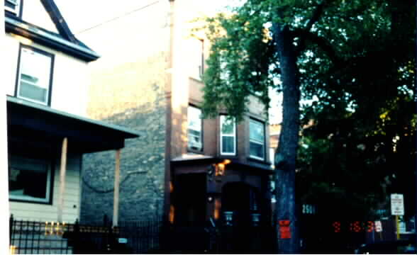 2501 N Spaulding Ave in Chicago, IL - Foto de edificio