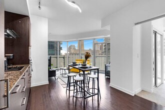 19 York St in Toronto, ON - Building Photo - Building Photo