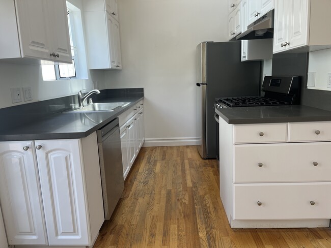 11037 Ohio Ave in Los Angeles, CA - Building Photo - Building Photo