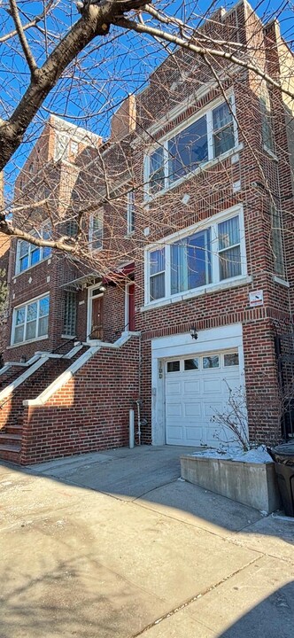 1976 Cedar Ave in Bronx, NY - Foto de edificio