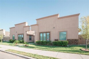 2208 Taxco Ct, Unit 4 in Edinburg, TX - Building Photo