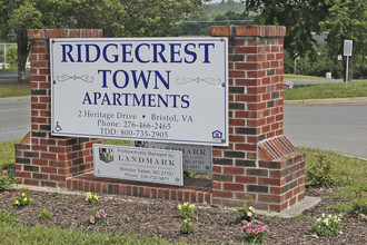 Ridgecrest Town Apartments in Bristol, VA - Building Photo - Building Photo