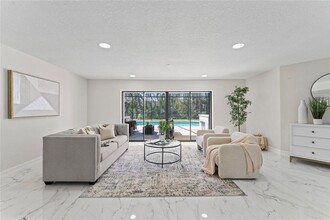 4520 Pine Hollow Dr in Tampa, FL - Building Photo - Building Photo