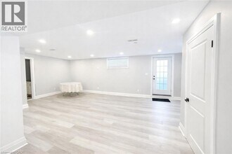 186 Blair Creek Dr in Kitchener, ON - Building Photo - Building Photo