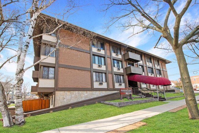 2025 E Greenwich Ave