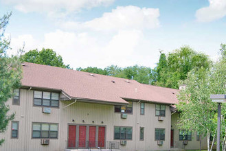 McGuires Grove Apartments in Middletown, NJ - Building Photo - Building Photo